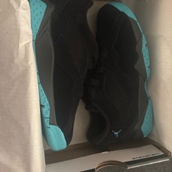 BRAND NEW NEVER WORN. 
