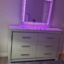 Queen Led Light Bedroom Set 