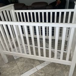 Wood Adjustable Baby Crib