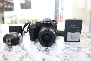 HOT SALE | Nikon D5600 Camera Kit with 18-55mm Lens & SB-500 Flash - Pre-Owned