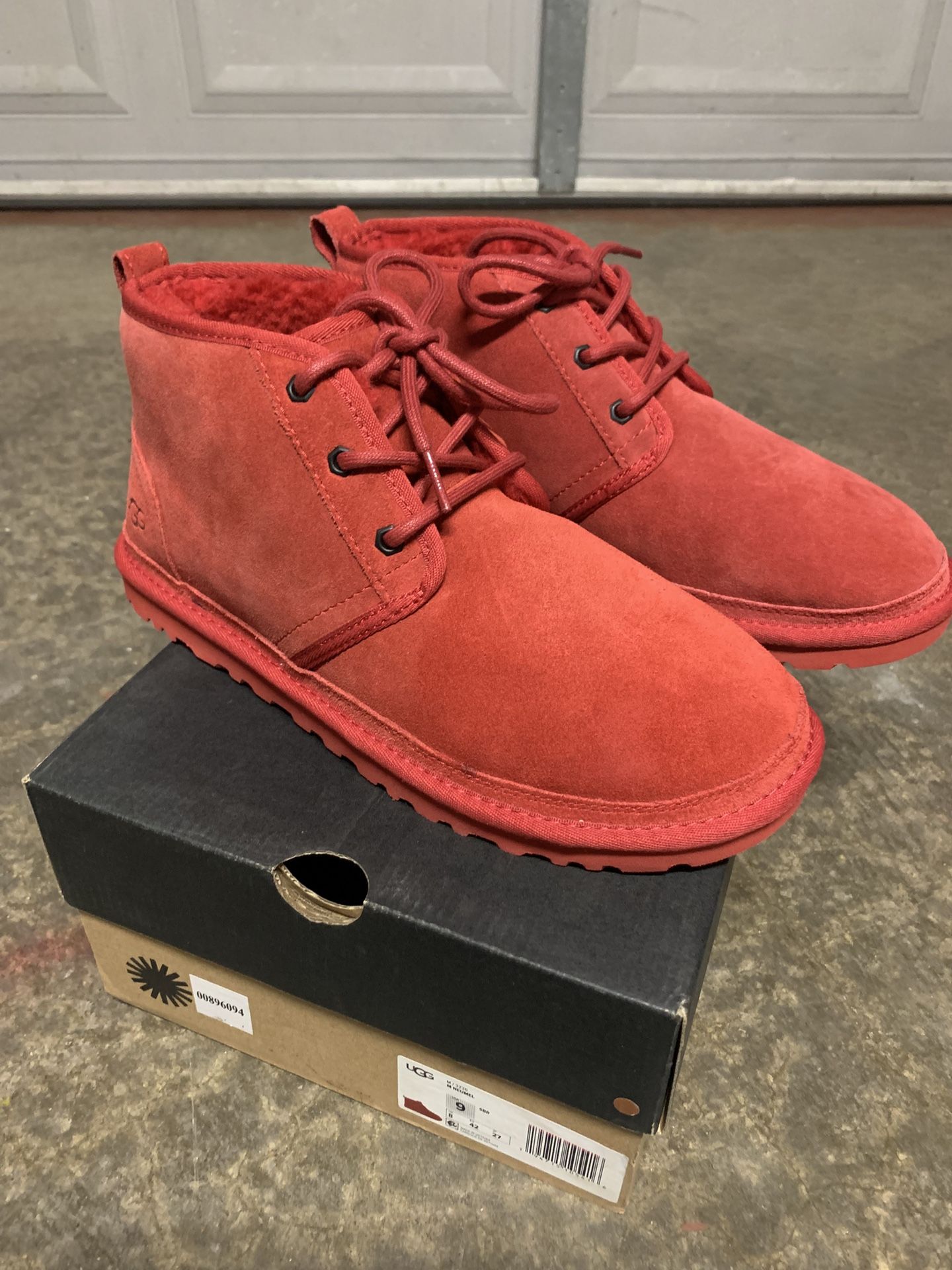 UGG BOOTS FOR MEN SIZE 9