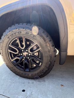 20” GMC Wheels and Toyo Open Country 35x12.50 R20 tires