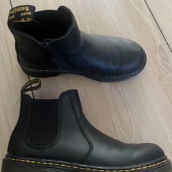 Dr. Martens Chelsea’s 