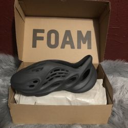 Yeezy Foam Runners 🎄🎉🎈🎁