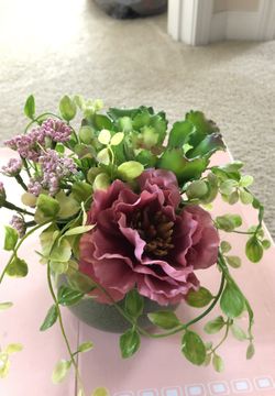 Artificial succulent arrangement