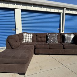 DELIVERY AVAILABLE 🚚🚛🚚 awesome 2 Piece Brown Sectional 