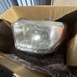 Toyota Tundra Front light