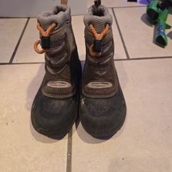 The North Face  boys size 13 Heat Shield 200G Insulated Snow Waterproof Boots