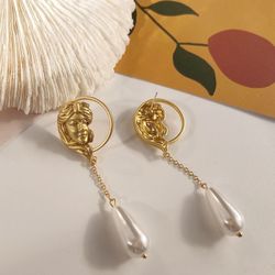 New retro golden Metal Portrait Geometric Round Baroque Pearl Pendant Drop Earrings 