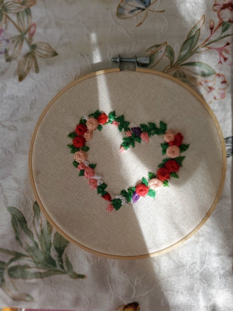 Embroidery Artwork, Hoop Embroidery Heart/Roses, 6 Inch Hoop Embroidery.