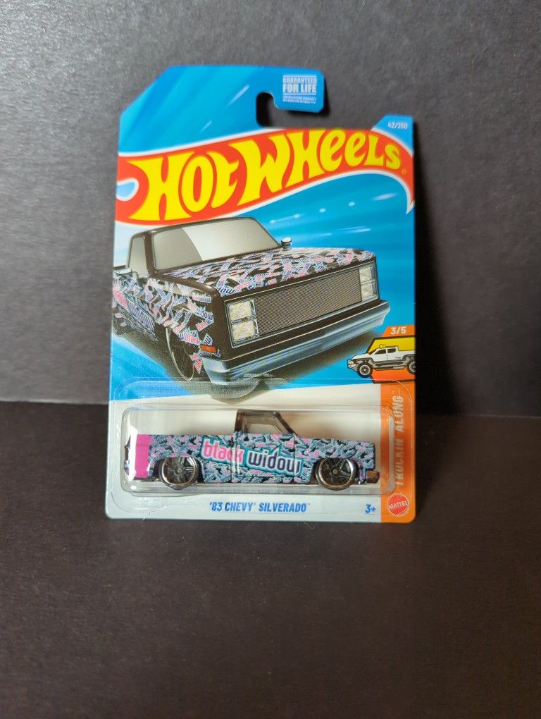 Hot Wheels Truckin' Along '83 Chevy Silverado