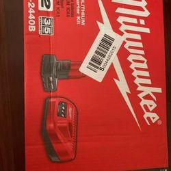 Milwaukee M12 12-Volt Lithium-Ion XC Battery Pack 4.0 Ah and Charger Starter Kit