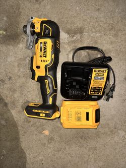 DeWalt multi tool& battery , charger