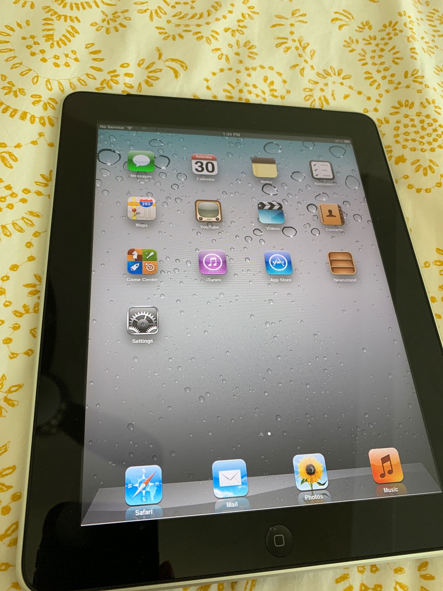 Apple iPad 64GB Tablet 1st Generation Silver - 9.7 inch screen