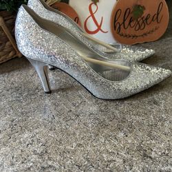 J.Renee 9 1/2 ladies sparkly silver high heels new without the package