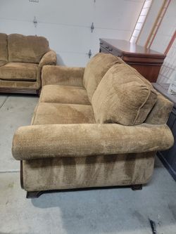 Almost new 3 pc  living room set chouch,love seat and chair