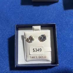 14kt gold diamond stud earrings 