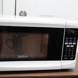 Microwave 700 watts Small Size 