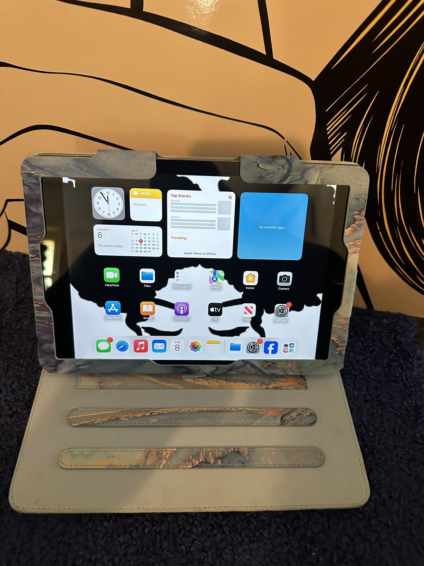iPad With Case 32gb WiFi