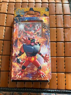 Pokemon TCG: Sun & Moon - Roaring Heat Theme Deck (Incineroar) New Box Wear