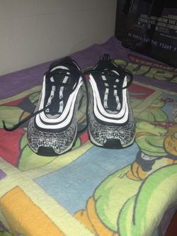 Size 7.5 Women Snake Coral Nike Air max