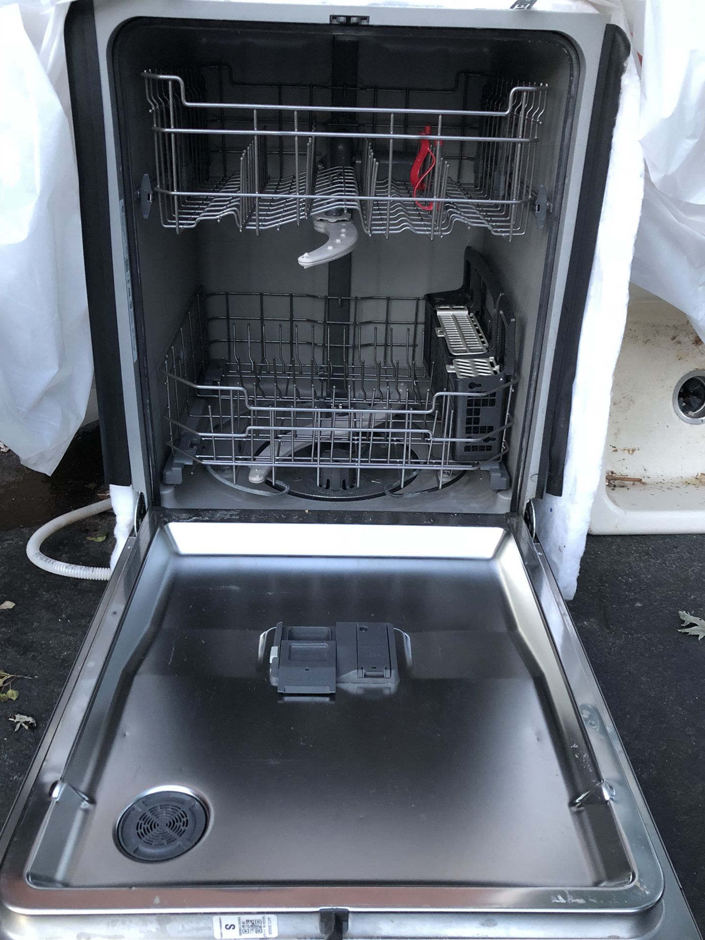 GE dishwasher. Less than a year old. Paid $700. Wife hated the color.