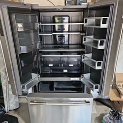 JennAir - RISE 23.8 Cu. Ft. French Door Counter-Depth Refrigerator - Stainless steel