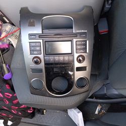 2013 Kia Forte EX CD Player Stereo.