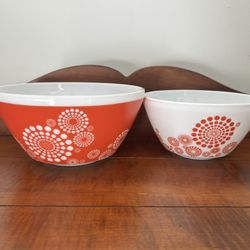 Vintage Inspired Pyrex Charm Pair of Mixing Bowls “Tickled Pink” - they’re more like an orange color