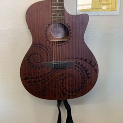 Luna Guitar