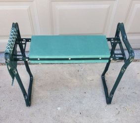 Double sided padded kneeling pad or sitting bench for garden or landscaping