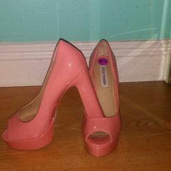 Steve Madden peach high heels thick heel. ...size 8 1/2...great condition!