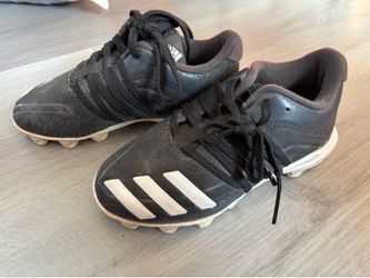 Baseball cleats