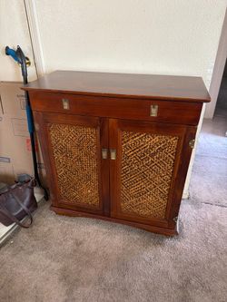 Bar/wine cabinet