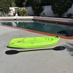 Lifetime Green Youth Wave Kayak with Paddle