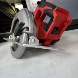 Milwaukee M18 Cordless Circular Saw 
