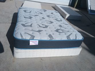 Queen size mattress and box spring