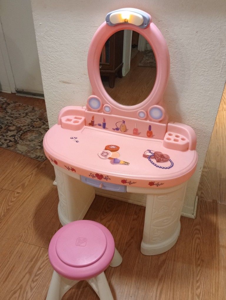 Little Girl's Step 2 Vanity Table And Stool