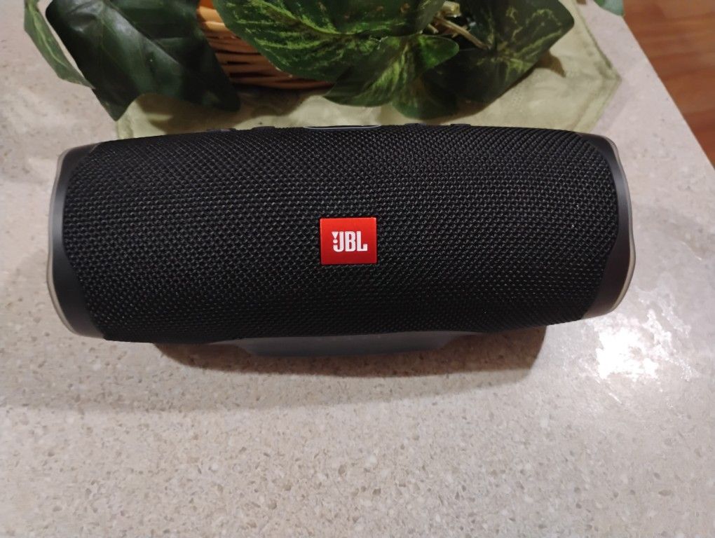 JBL Charge Wireless Bluetooth Speaker (Black)