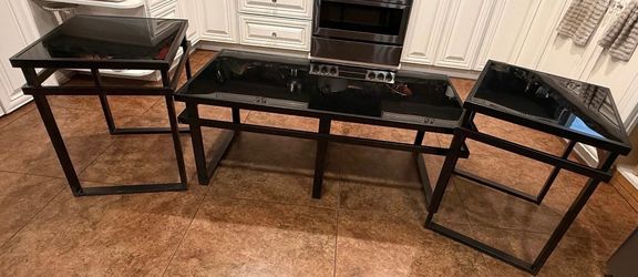 Black table set for living room