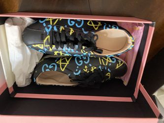 Female Gucci shoes size 6 1/2