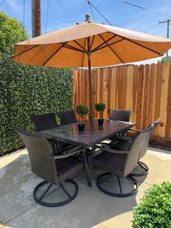 550$$ BEAUTIFUL PATIO SET FREE DELIVERY