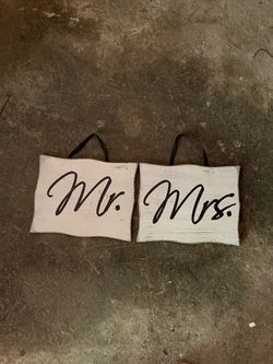 Mr & Mrs signs