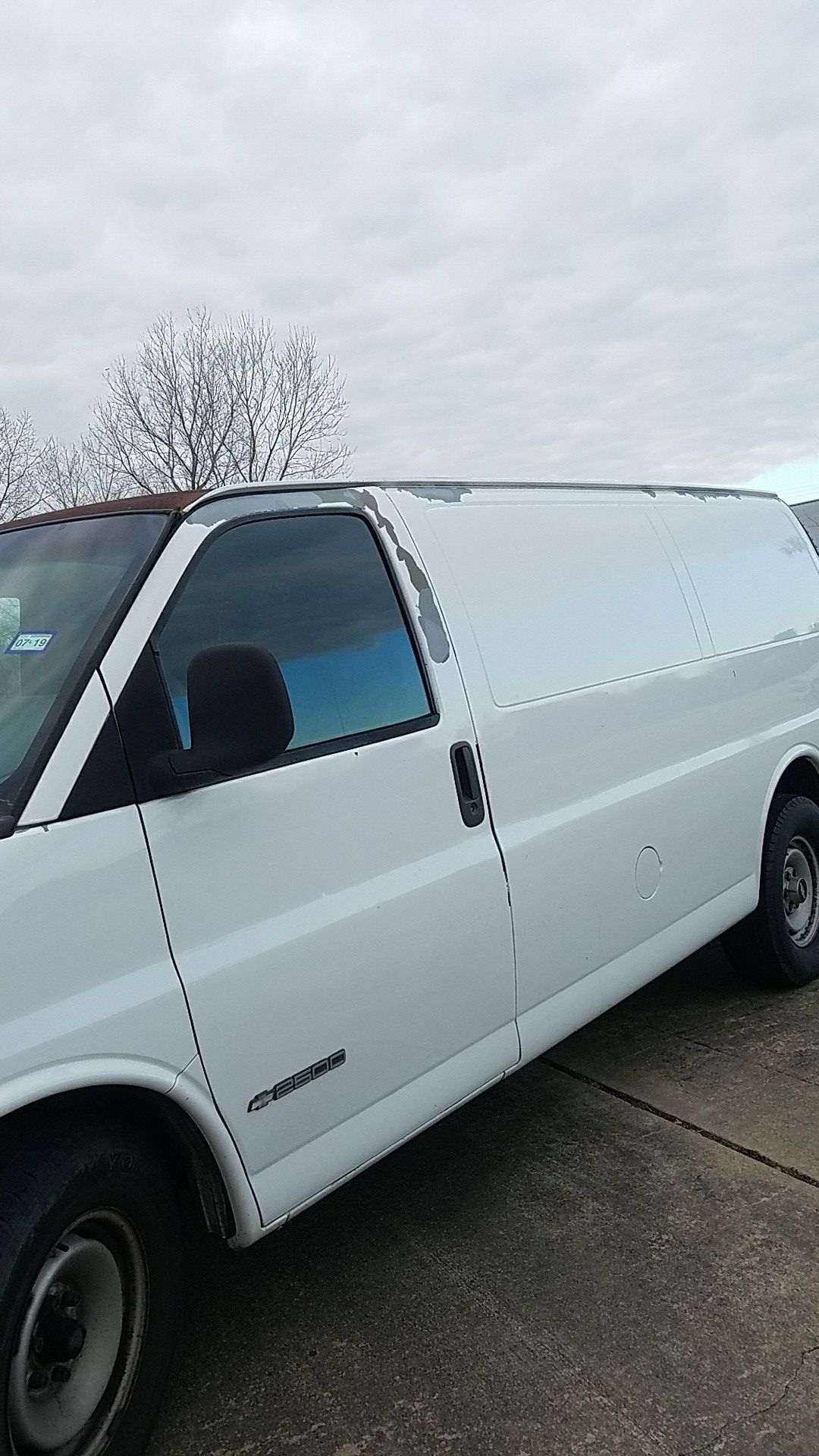 CHEVY EXPRESS CARGO VAN. 2002. RUNS SPEEDLY WELL. 5.7. I AM NOT SELLING WITH THE TOOLS IMSIDE, ONLY THE VAN.