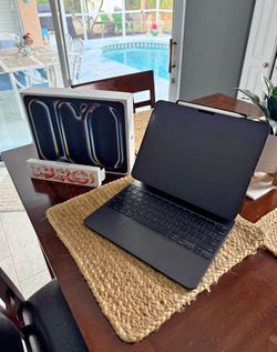 Apple iPad Pro 13-inch (M4) + Apple Magic Keyboard + Apple Pencil Pro Bundle – Excellent Condition
