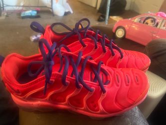 Pink Nike vapor max