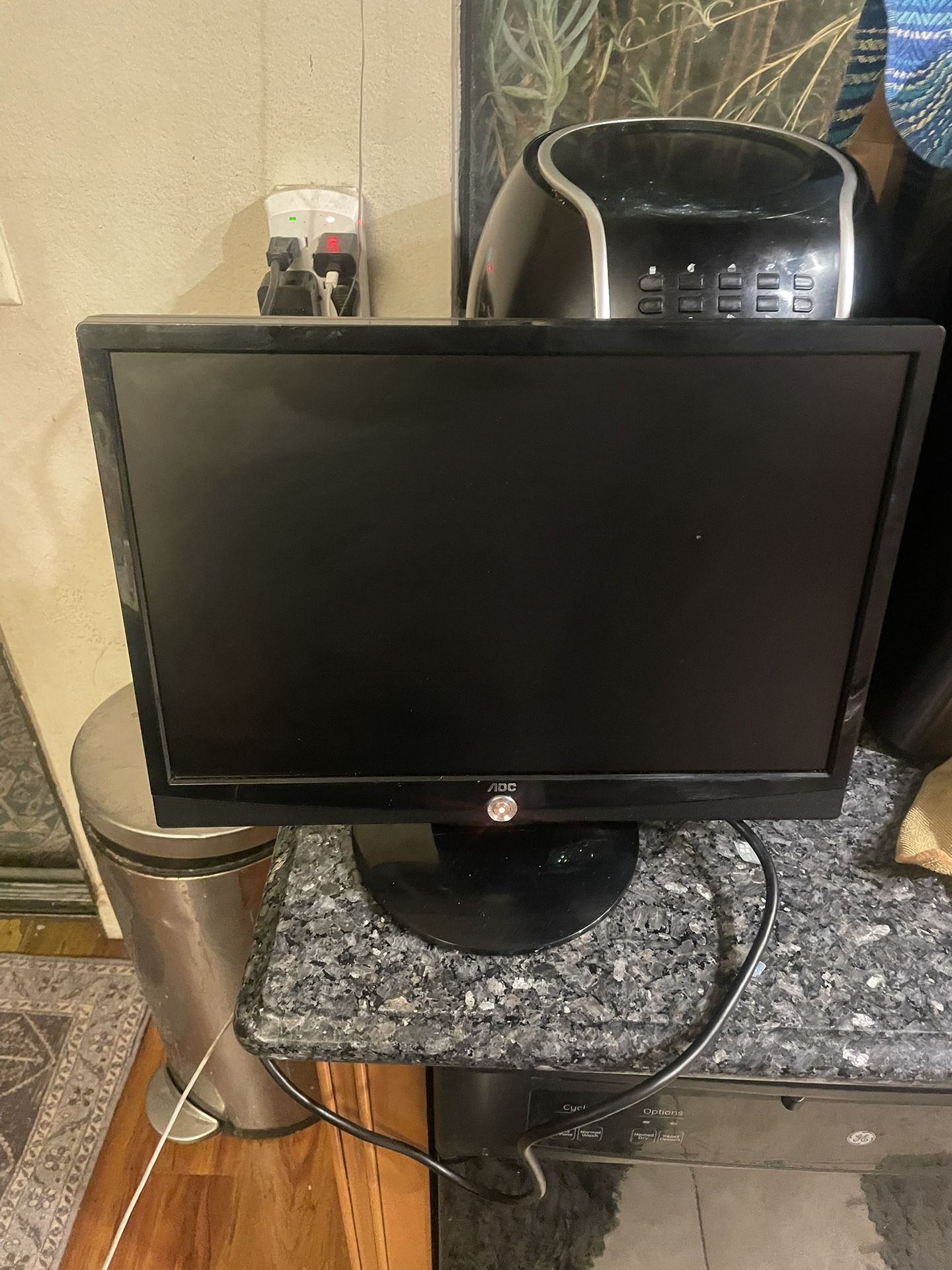 AOC LCD 19 in Computer Monitor VGA Input - Tested Works!! 