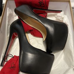 Christian Louboutin Daffodile Size 36
