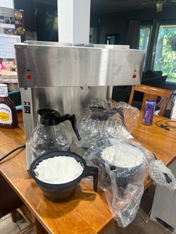 Commercial drip coffee maker