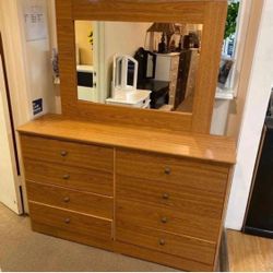 Dresser With Mirror